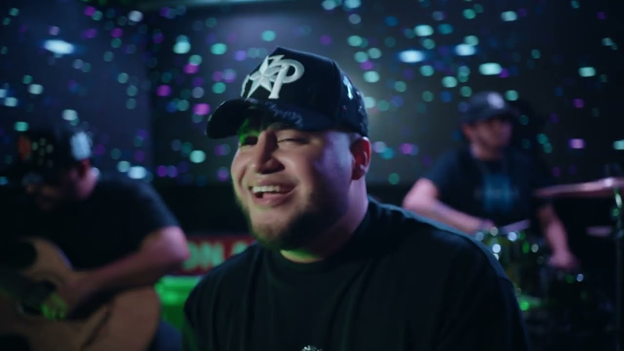 Cesar Ruiz - La Fila [Video Musical]