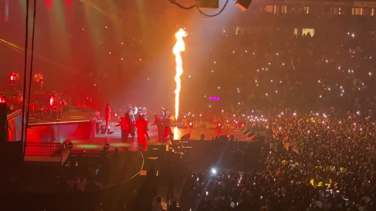 Dance party Fally Ipupa à Paris La Défense Arena