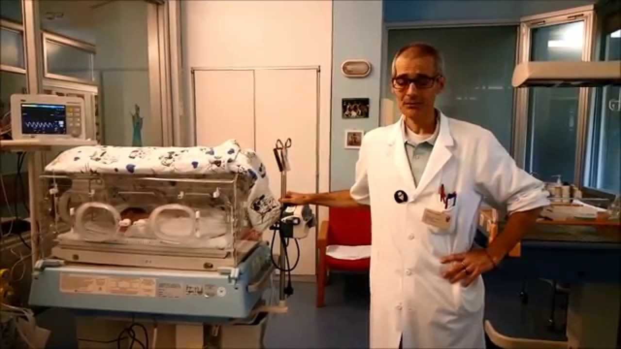 Il dottor Arena mostra l'area del reparto di neonatologia dedicata ai neonati patologici