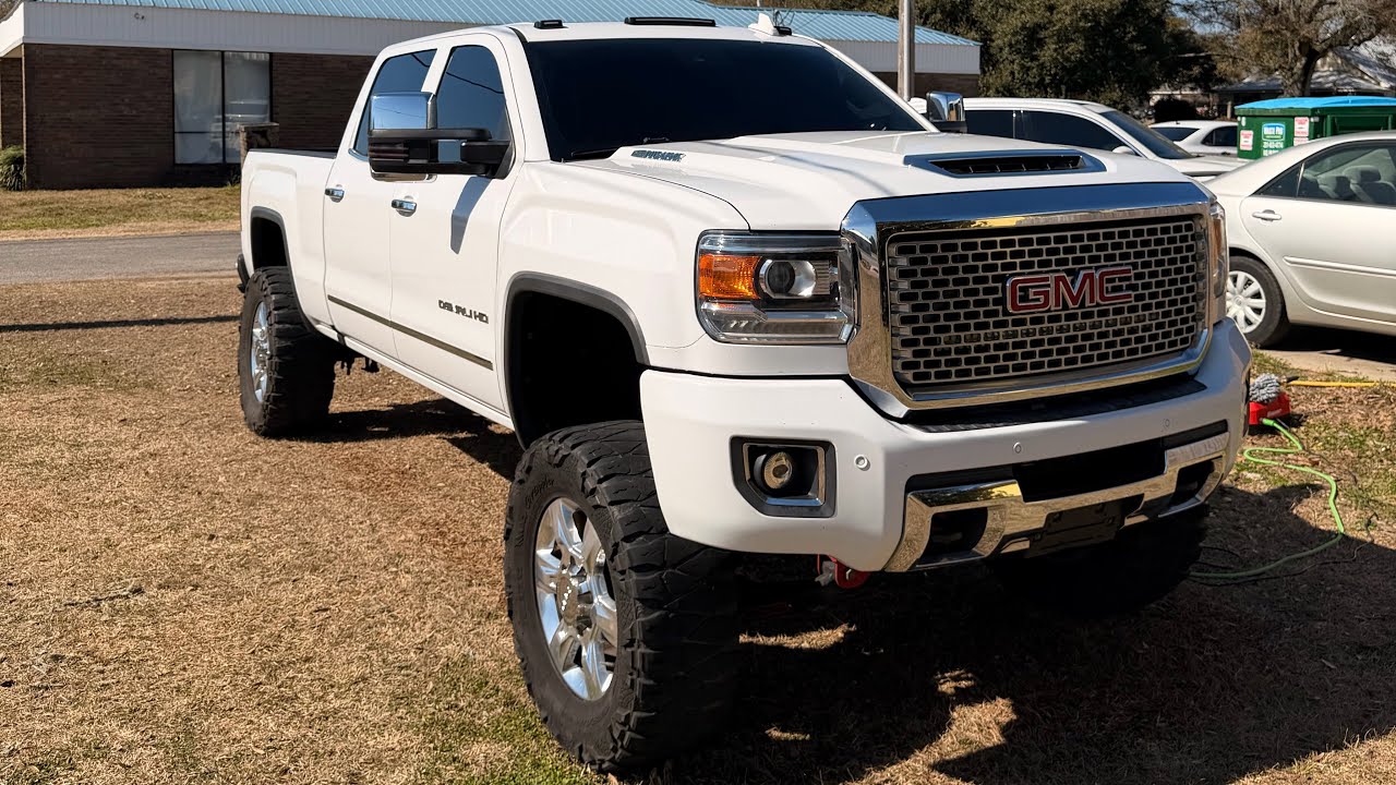 Detail on this GMC Sierra Denali HD