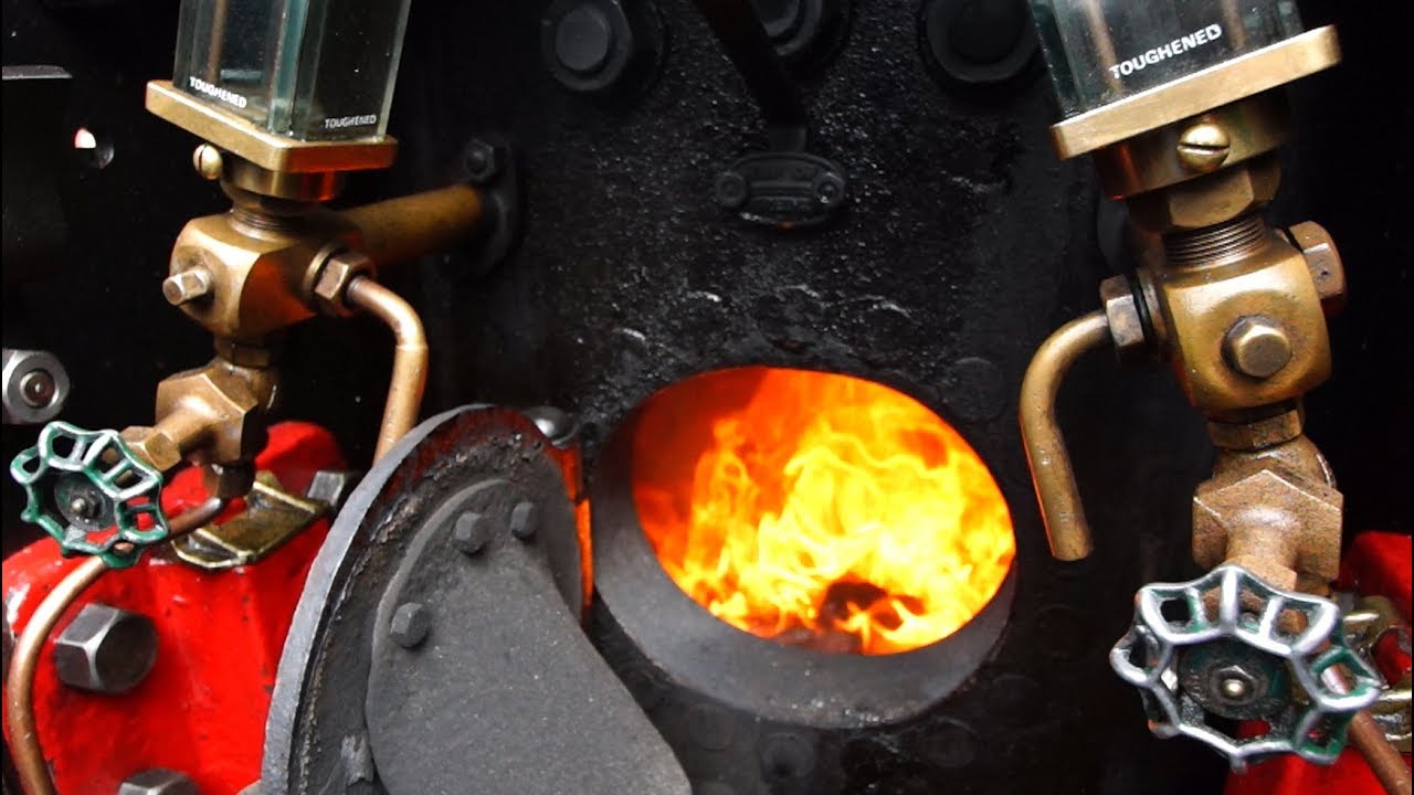 Steam Tractor Running and Explained - Djursland, Denmark