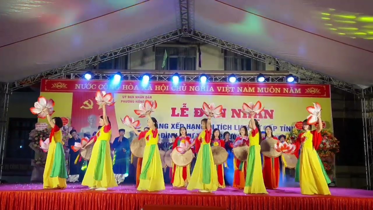 TRẨY HỘI XUÂN- TỐP CA CÙNG TỐP MÚA PHỤ HỌA (TDP VĂN XÁ )