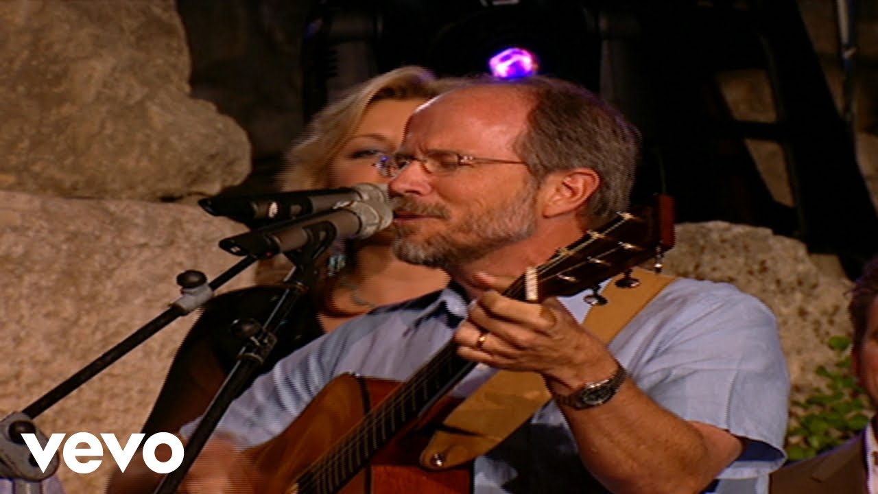 Bill & Gloria Gaither - Walkin' in Jerusalem [Live] ft. Buddy Greene, The Isaacs
