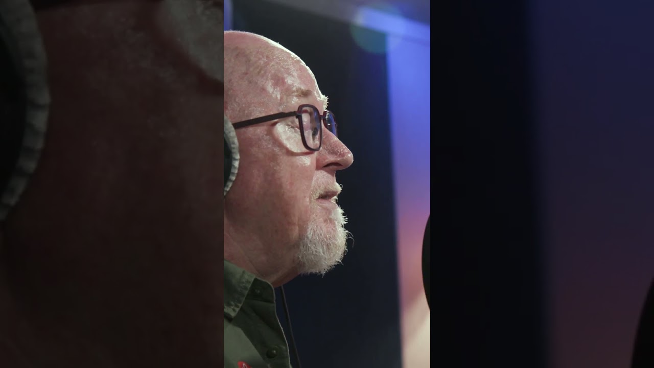 NZ Live: Dave Dobbyn performs ‘Welcome Home’ | RNZ