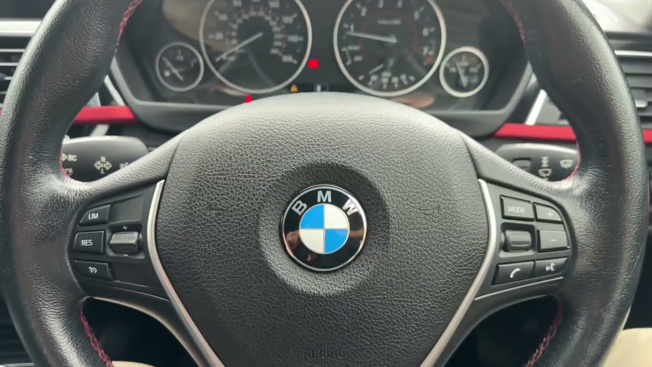 BMW 320i MJ16UUA
