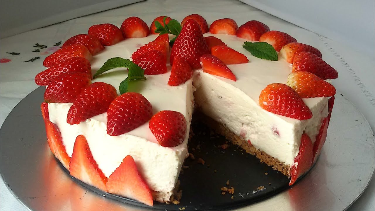 Tarta de fresas con nata (sin horno)
