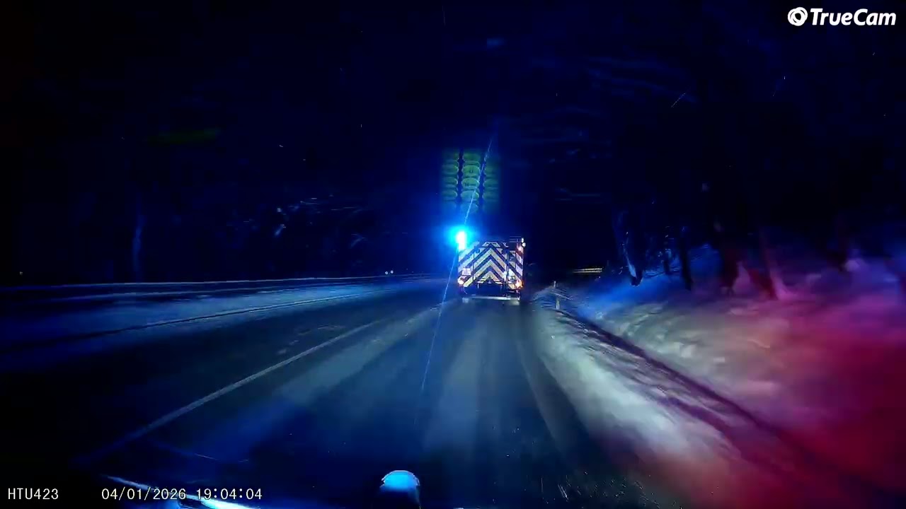 Hasiči HM 4.1.2026 DN - Náraz osobního automobilu do stromu - Mladé Buky - Hertvíkovic. Jízda