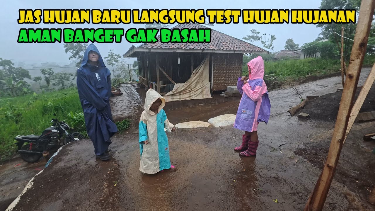Punya Jas Hujan Baru.. Keluarga Kholil Auto Maen Hujan Hujanan..Serunya Berbagi....