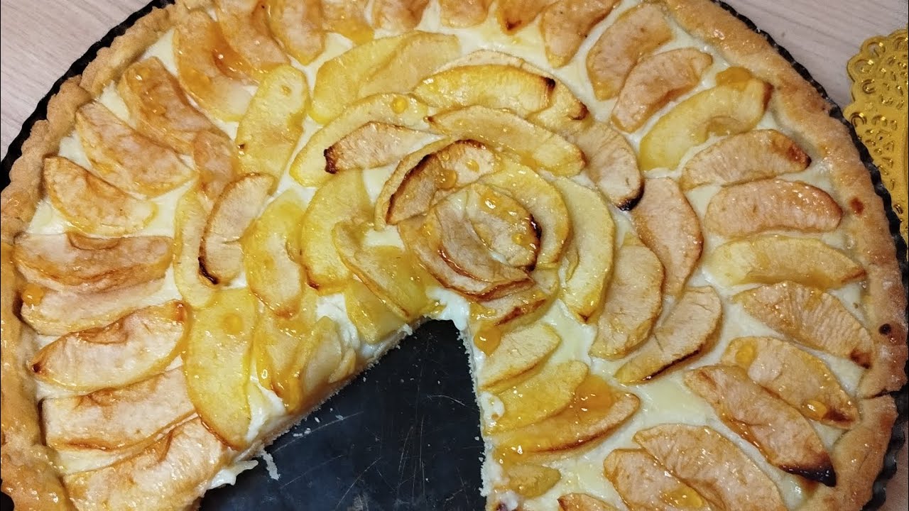 Tarte aux pommes et à la crème pâtissière 