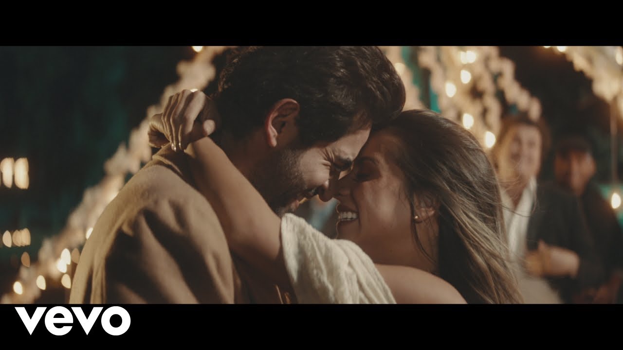 Alejandro González - Hasta Viejitos (Video Oficial) ft. Carlos Vives