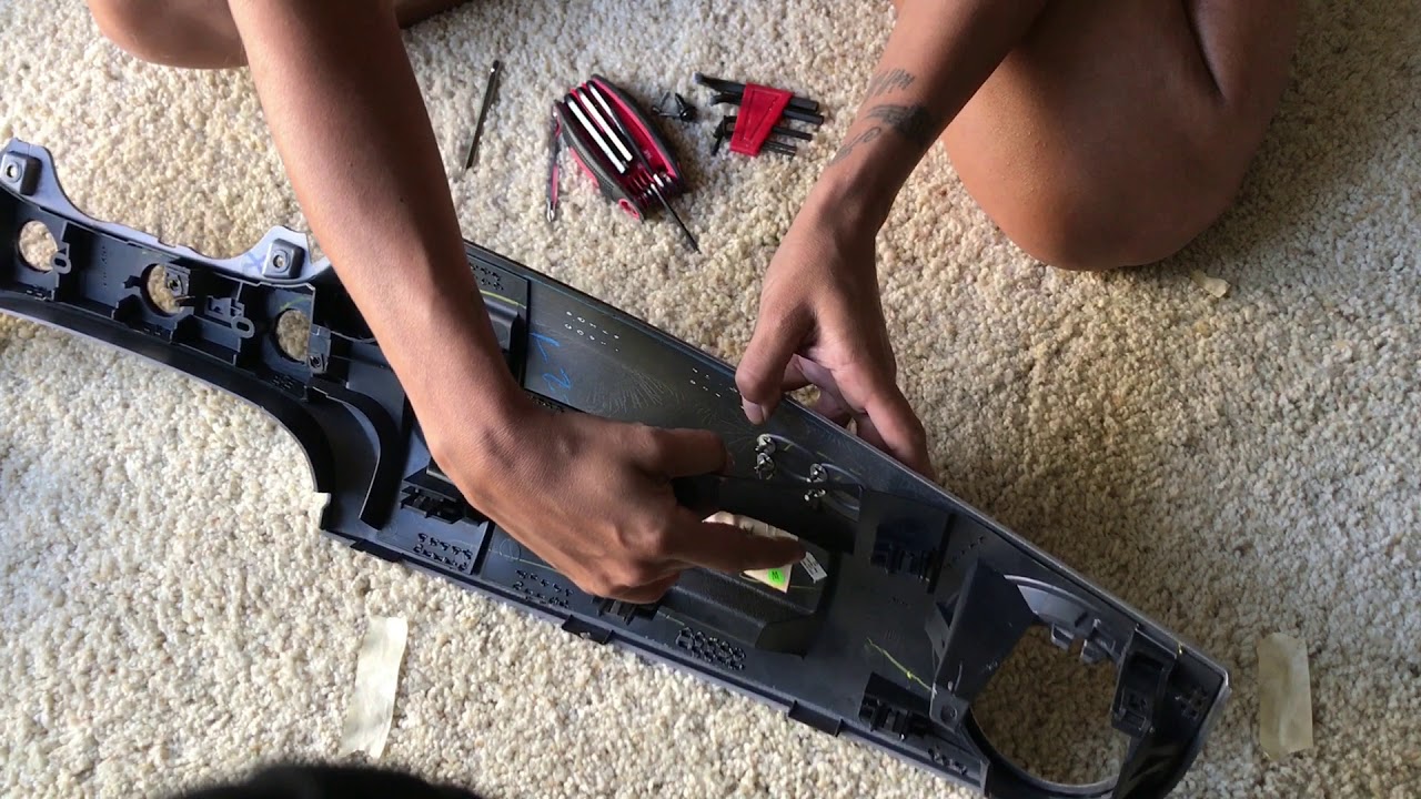 2012 Fiat Pop dash buttons, chrome trim and badge removal (air vents too!) Part 3