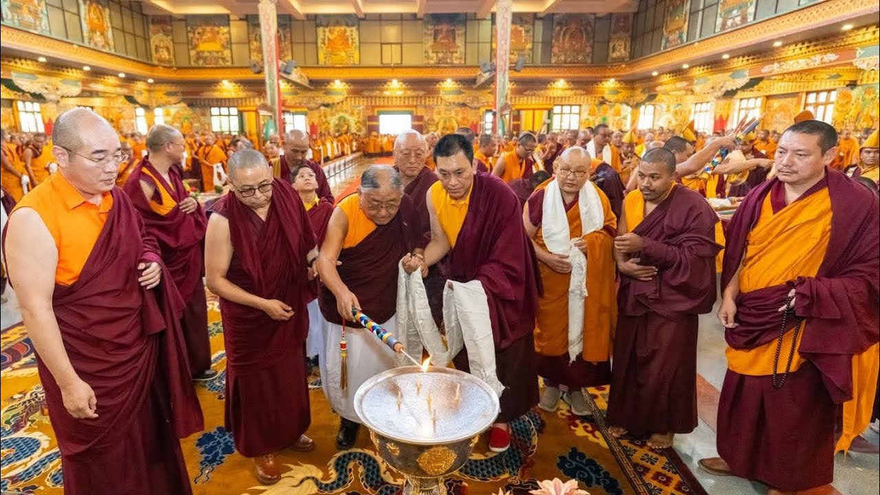 namdroling monastery's rinpoche nad Sakya trichen rinpoche in namdroling monastery..#peace