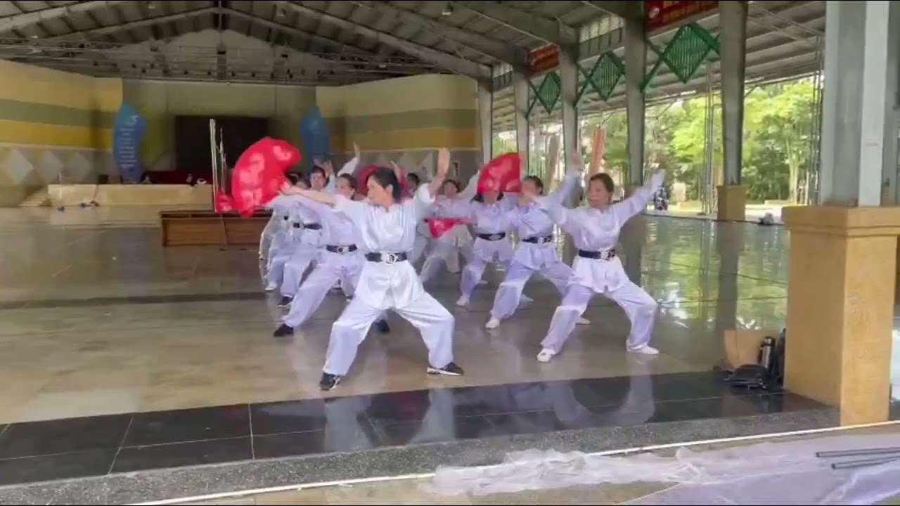 THÁI CỰC QUẠT 18 THỨC, DO CLB DƯỠNG SINH PHƯỜNG 1/ TP BẢO LỘC - LÂM ĐỒNG BIỂU DIỄN 24/10/2024