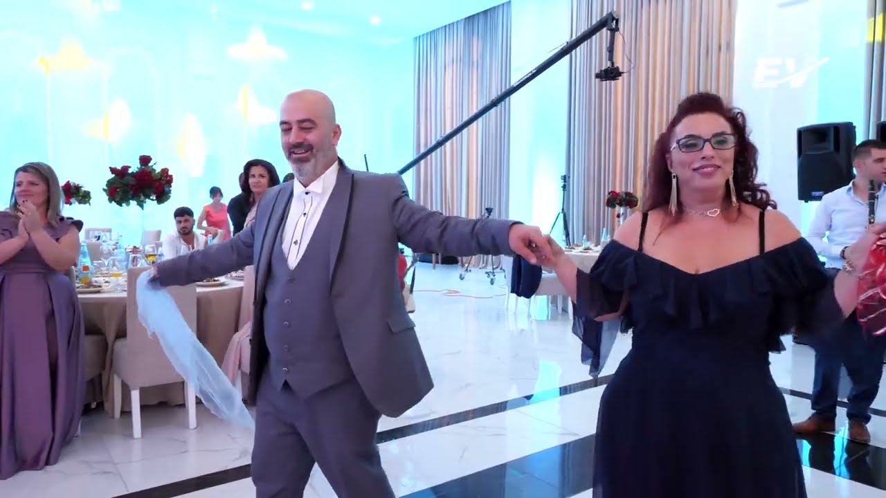 Krushqia merr vallen Shtruar si nga Jugu (4K Ultra HD)