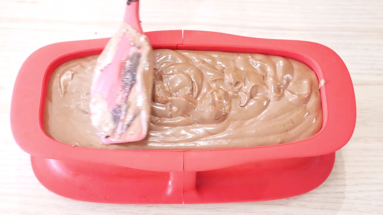 Le dessert glacé le plus simple avec des biscuits et du chocolat