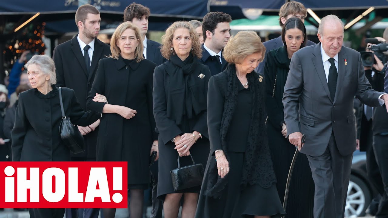 Don Juan Carlos y doña Sofía despiden en Atenas a Constantino de Grecia junto a sus hijos y nietos