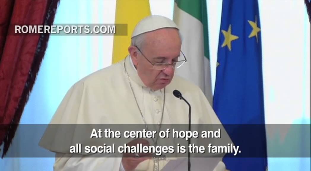 Pope Francis makes first visit as head of state to Italy\'s president