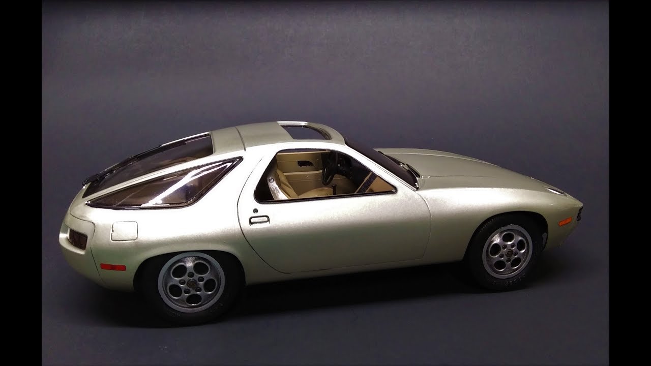 Porsche 928 from Risky Business 1/16 Scale Model Kit Build Review Revell  07656