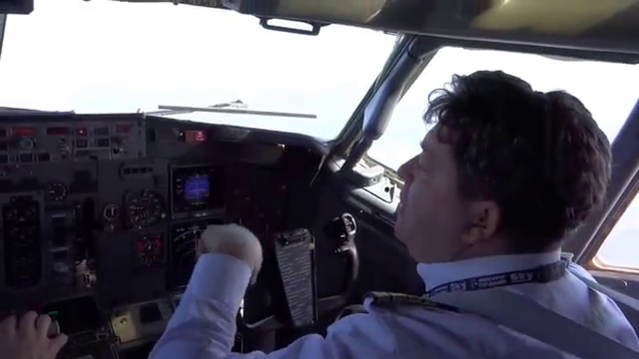 AYT/SXF B737 Cockpit work