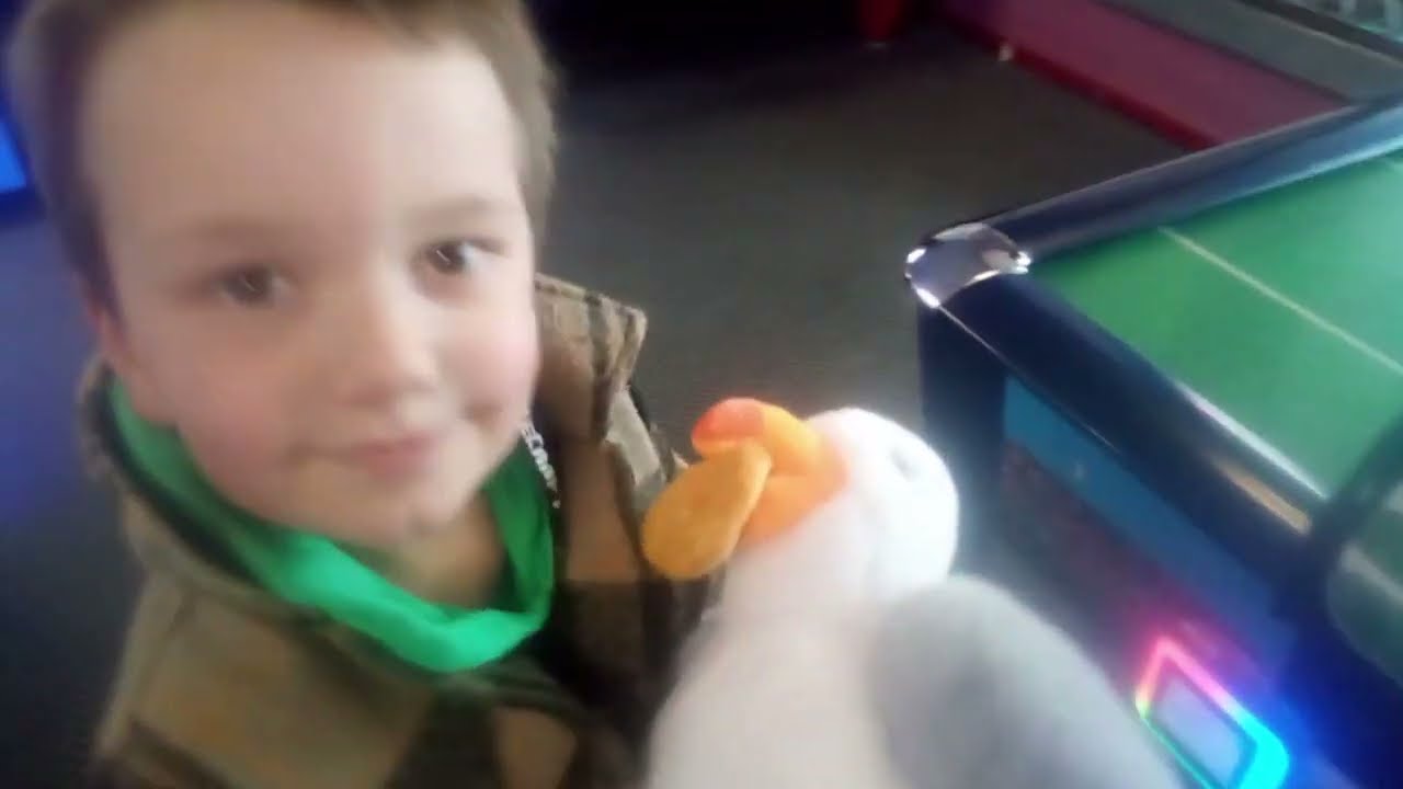 LLANDUDNO PIER ARCADE GAMPLAY HITTING JACKPOTS WINNING LOTS OF TICKETS