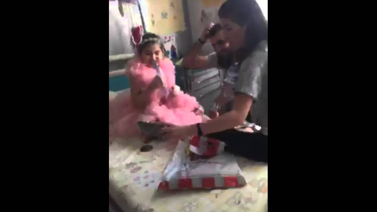 23 Nisan Çocuk Bayramında Koalamız Tuğçeyi Ziyaret Etti. Ve Tacını Hediye Etti 🐨