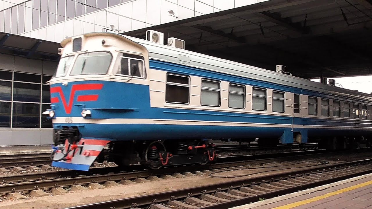 ДР1А-405, Тарпан, ЧС4-077 по станції Київ-пас!