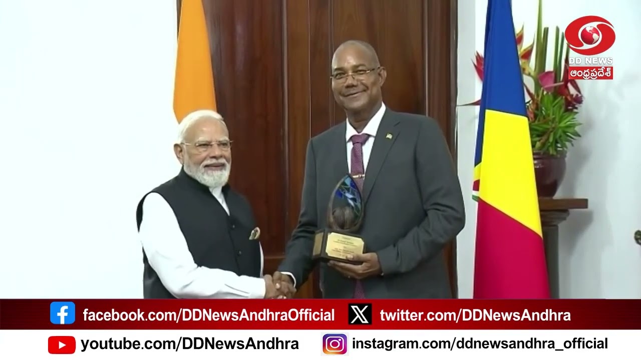 PM Narendra Modi Receives Guardian of the Blue Horizon Award | Seychelles | DD News Andhra