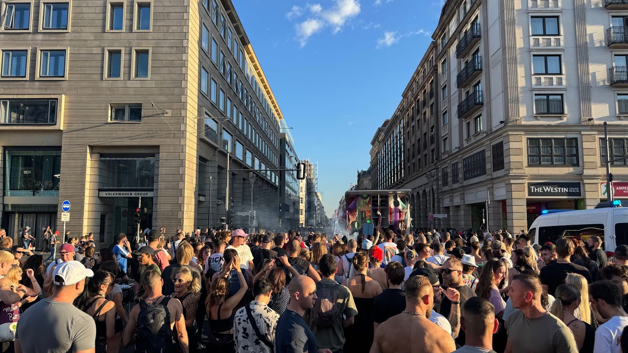 Берлин гудит! Zug der Liebe 2025 — мега техно-парад | 4K 60FPS