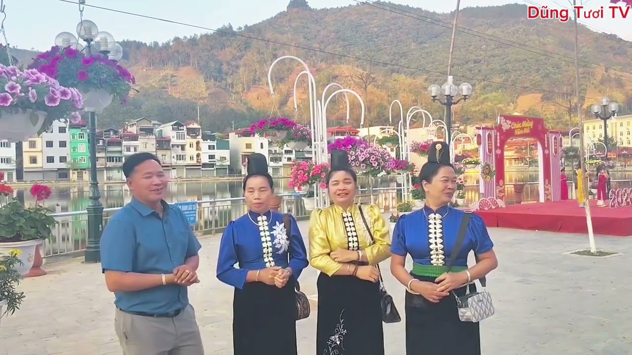 Các chị phan hâm mộ hát chúc tết cho chủ kênh mọi người ủng hộ nhé 
