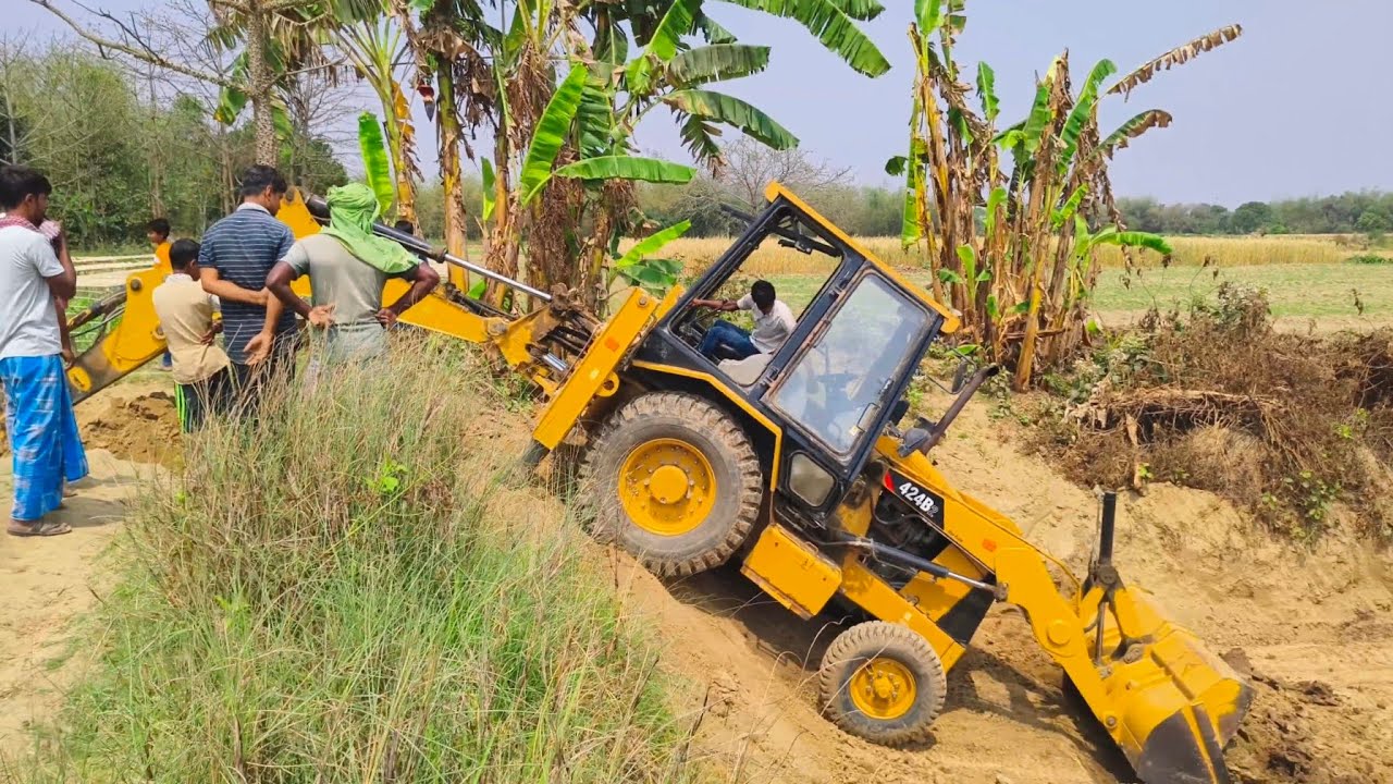 CAT JCB Rescue 😭 JCB ek bade gaddhe mein gir Gaya 😱yah JCB uth payega kya ❓