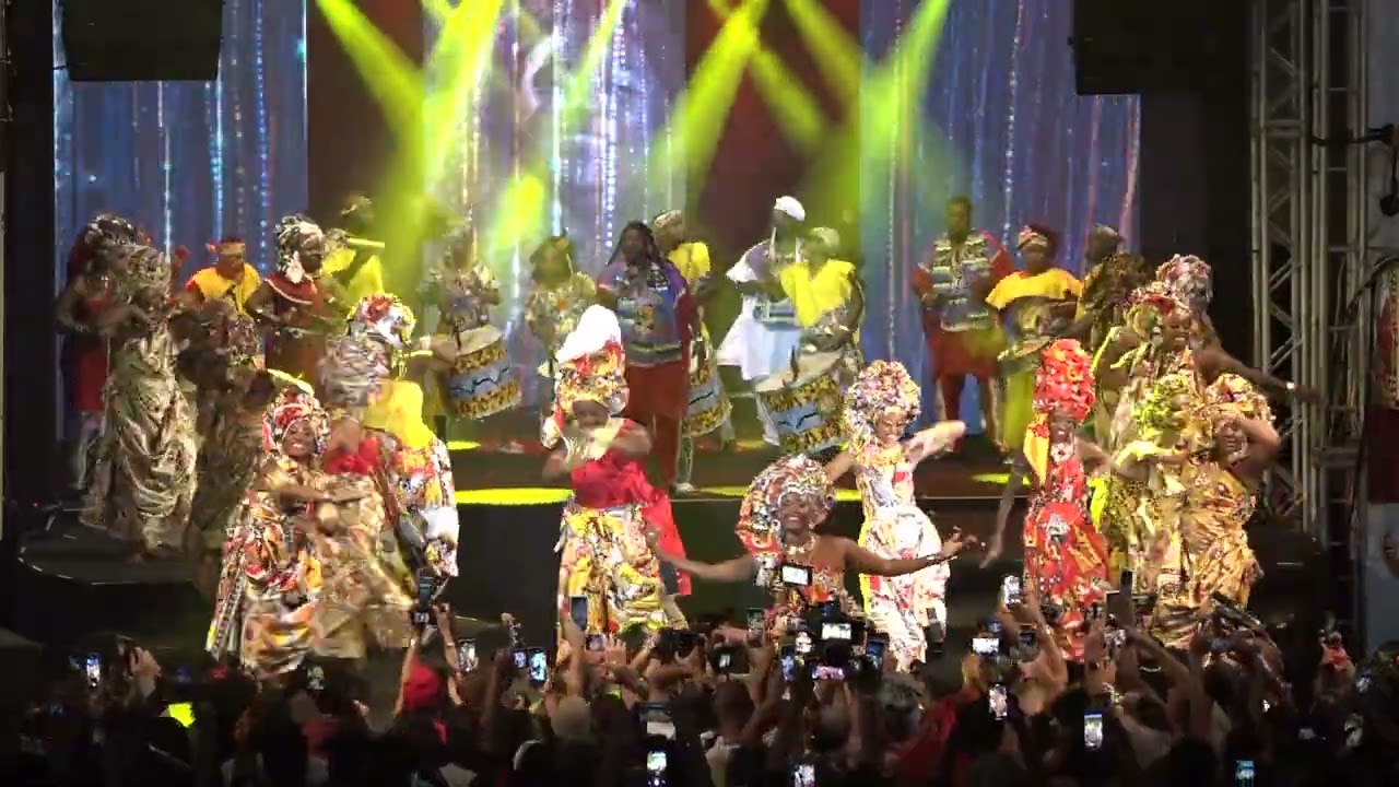 Desfile Coletivo das candidatas ao título de Deusa do Ébano 2023