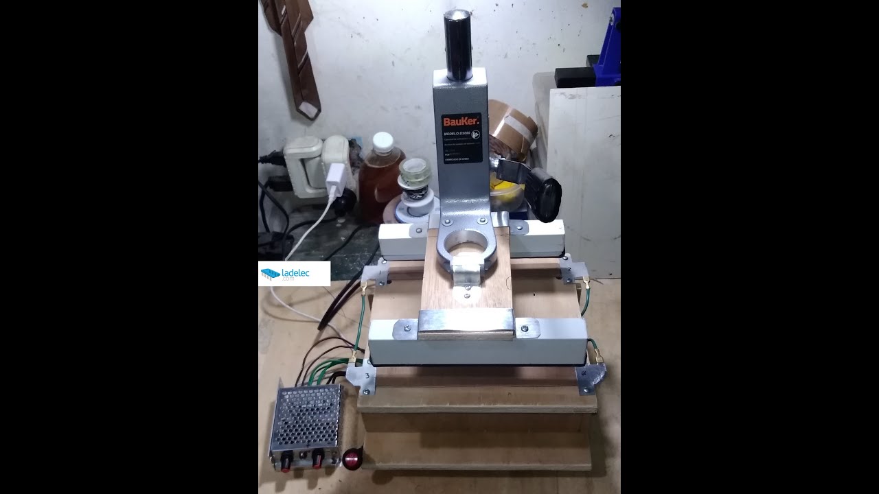 MAQUINA CON DOBLE TERMOSELLADO PARA FABRICAR CUBREBOCAS EN MATERIAL QUIRÚRGICO