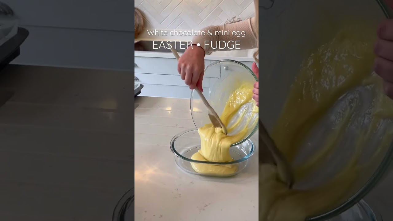 White chocolate & mini egg Easter fudge 🐰 a perfect Easter treat and so quick and easy!