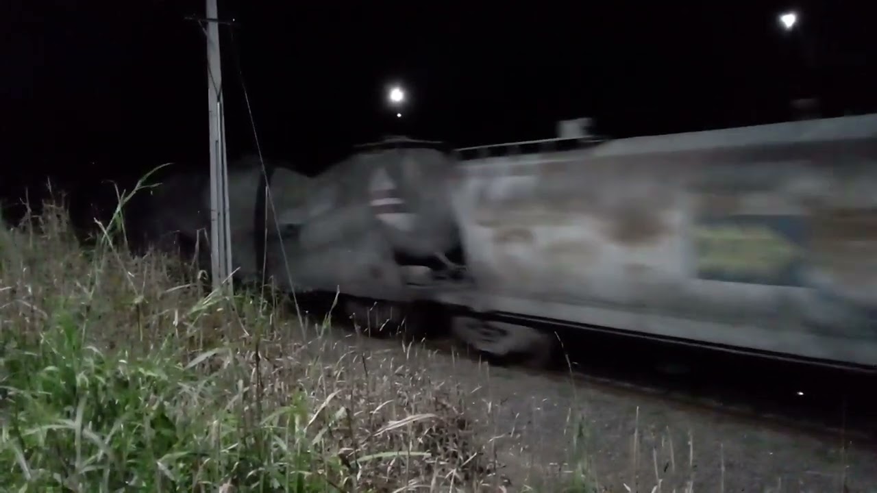 Trem da MRS passando em Taubaté com carga geral com 2 locomotivas.