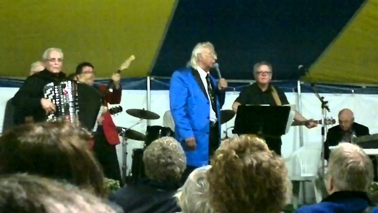 Målle Lindberg 82 år Nu ser jag himlen Tältmöte i Ljungby Fredag 30 oktober 2011.mp4