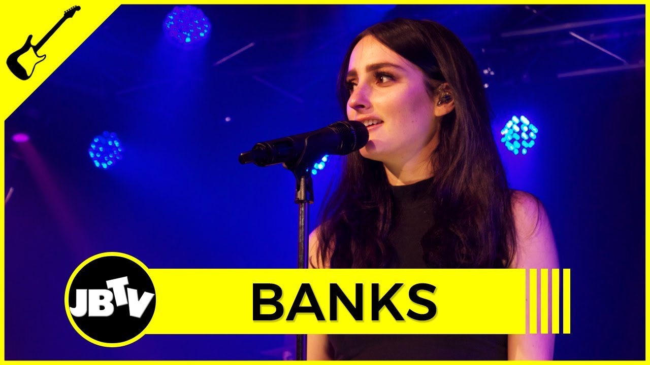 BANKS - Beggin for Thread | Live @ JBTV