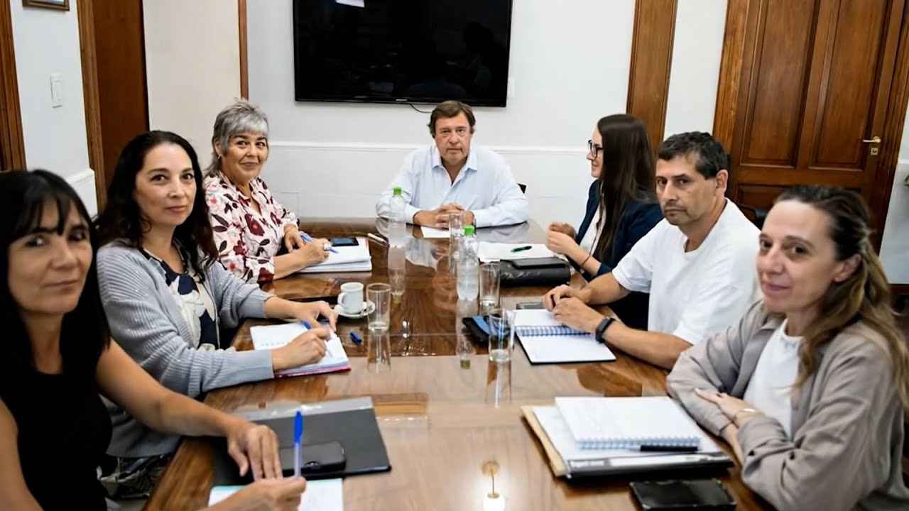 Previsibilidad salarial, eje de un encuentro de trabajo con Educación