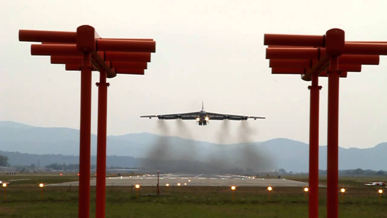 B 52 TAKE OFF - Sliač (HD)
