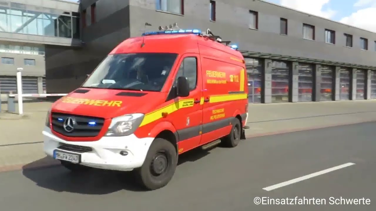 [Durchsage/Gong] TLF-3000, KEF/-T, RTW´s Einsatzfahrten der Feuerwerh Mülheim an der Ruhr