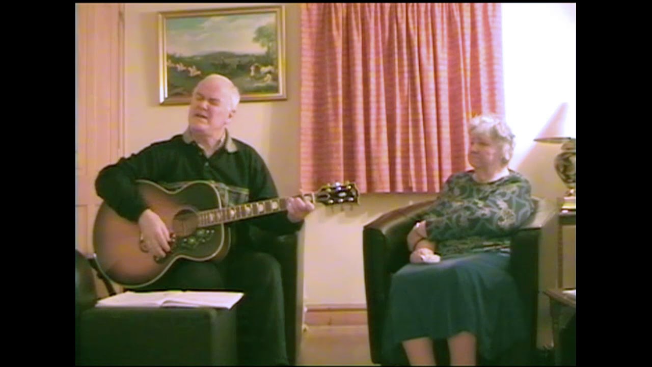 Jonathan Kelly performs Love Hurts