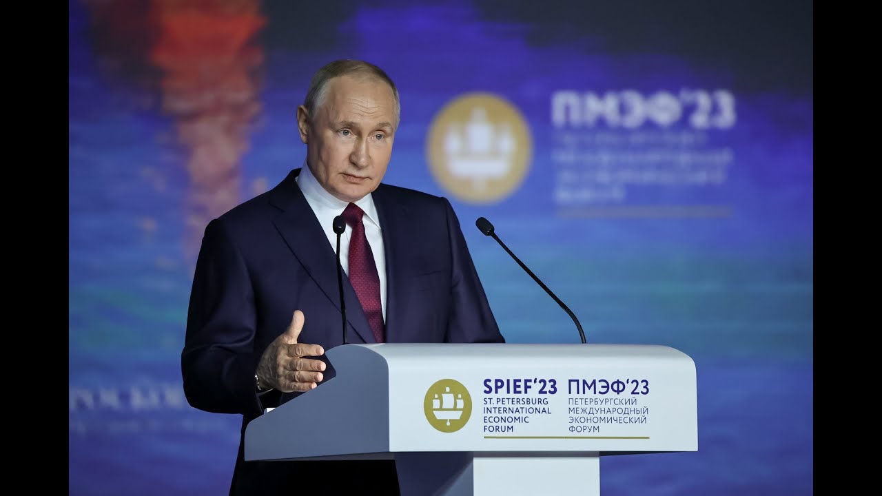 Президент России Владимир Путин на Пленарном заседании ПМЭФ23 Санкт-Петербург, 16 июня 2023