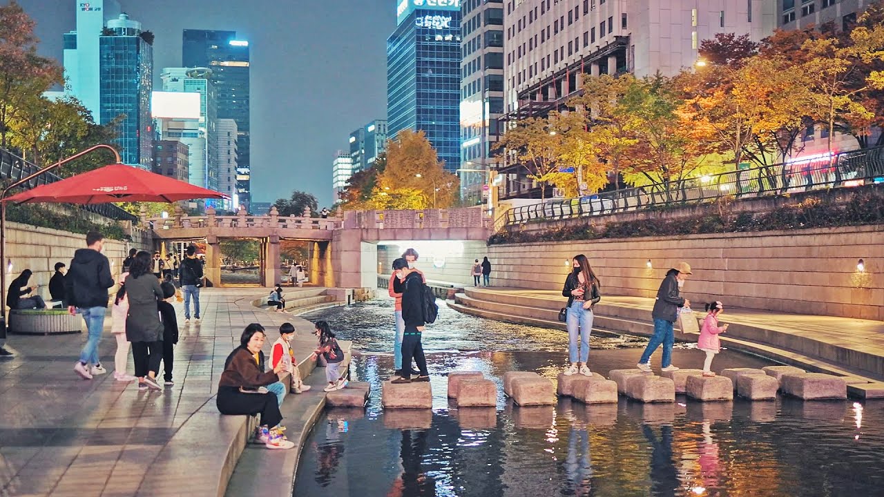 [4K] Autumn Seoul Night Walk - Jeongdong-gil, Deoksu-gung, Cheonggyecheon, Jonggak | 가을 서울 야경 산책