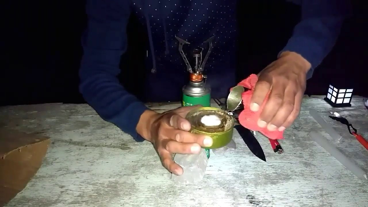 Hornillo de cartón y cera para supervivencia.
