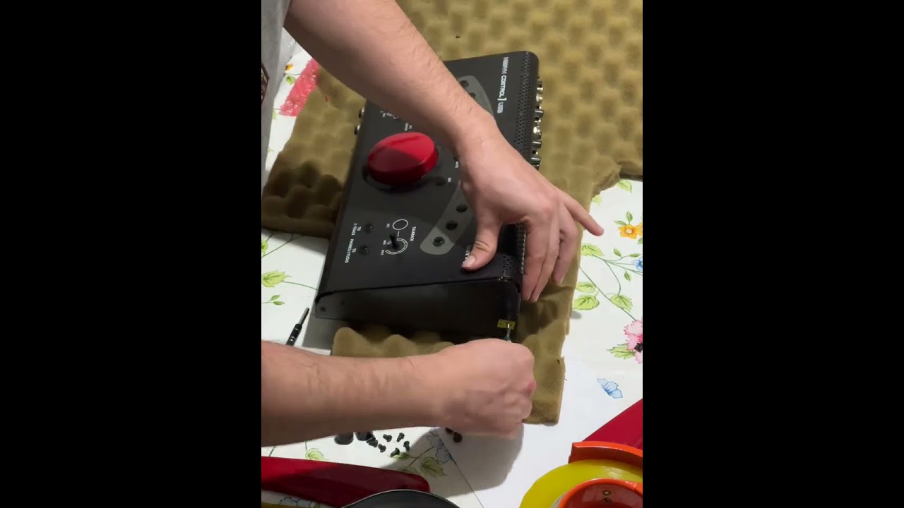 Behringer Xenyx Control 1 USB - Desmontando e limpando ( fix )