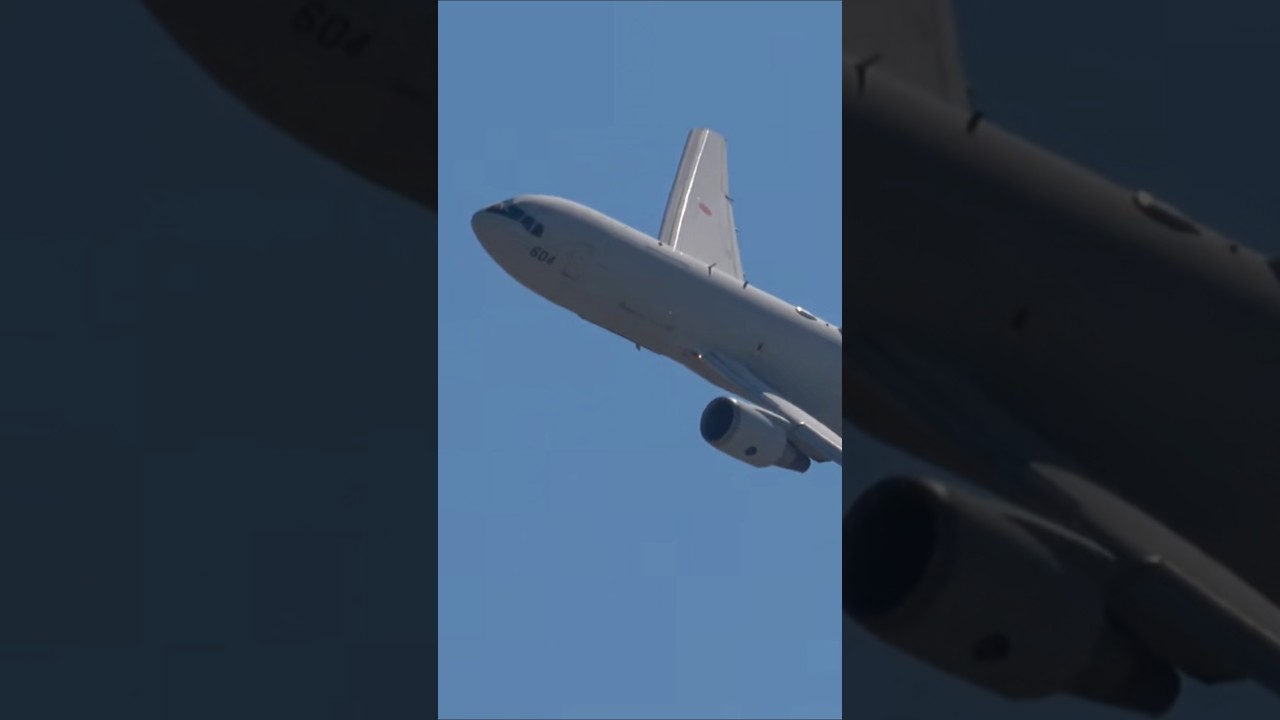 KC-767 makes a dynamic turn! Great maneuverability, hard to believe for an airliner based aircraft!