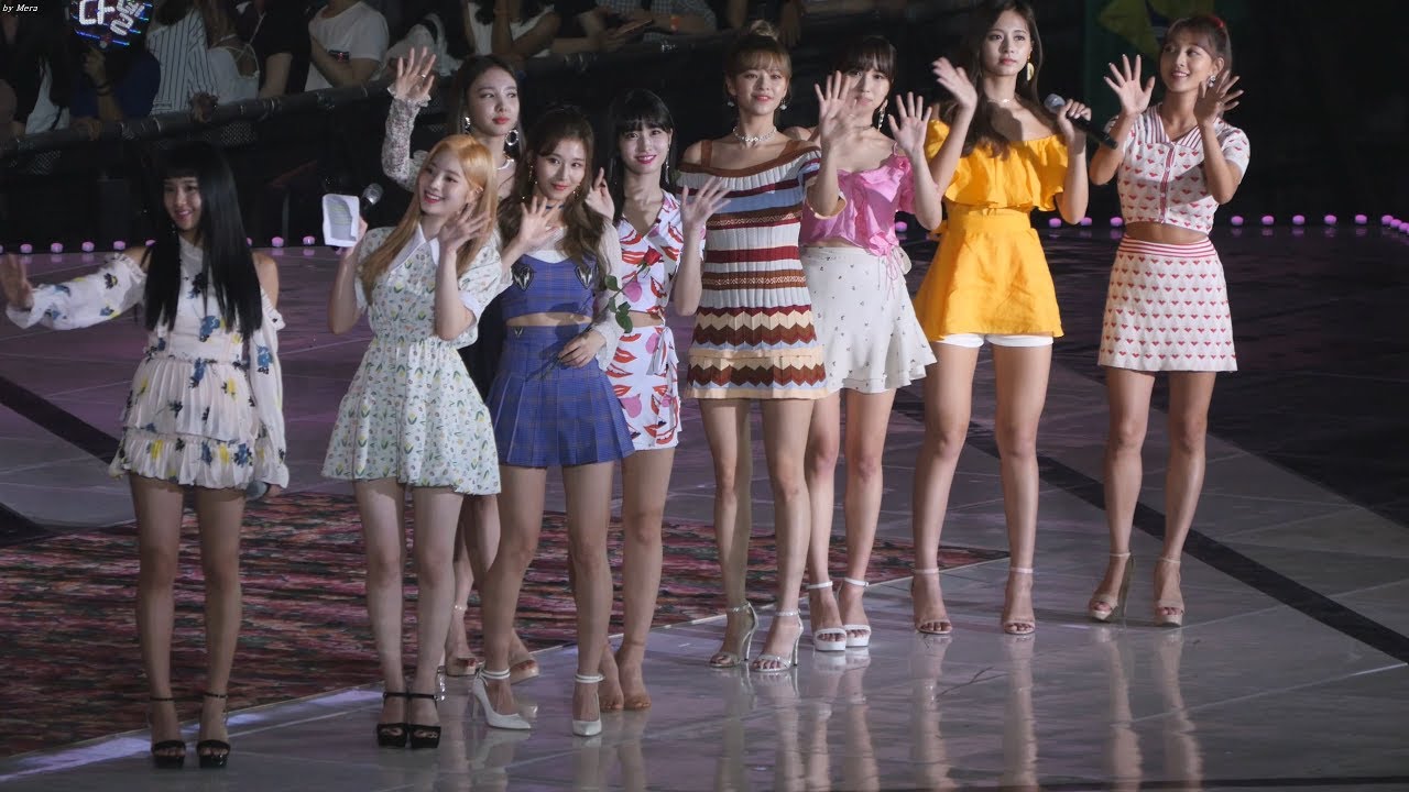 180801 트와이스 (TWICE) 플라워 카펫 (Flower Carpet)  [4K] 직캠 Fancam (코뮤페) by Mera