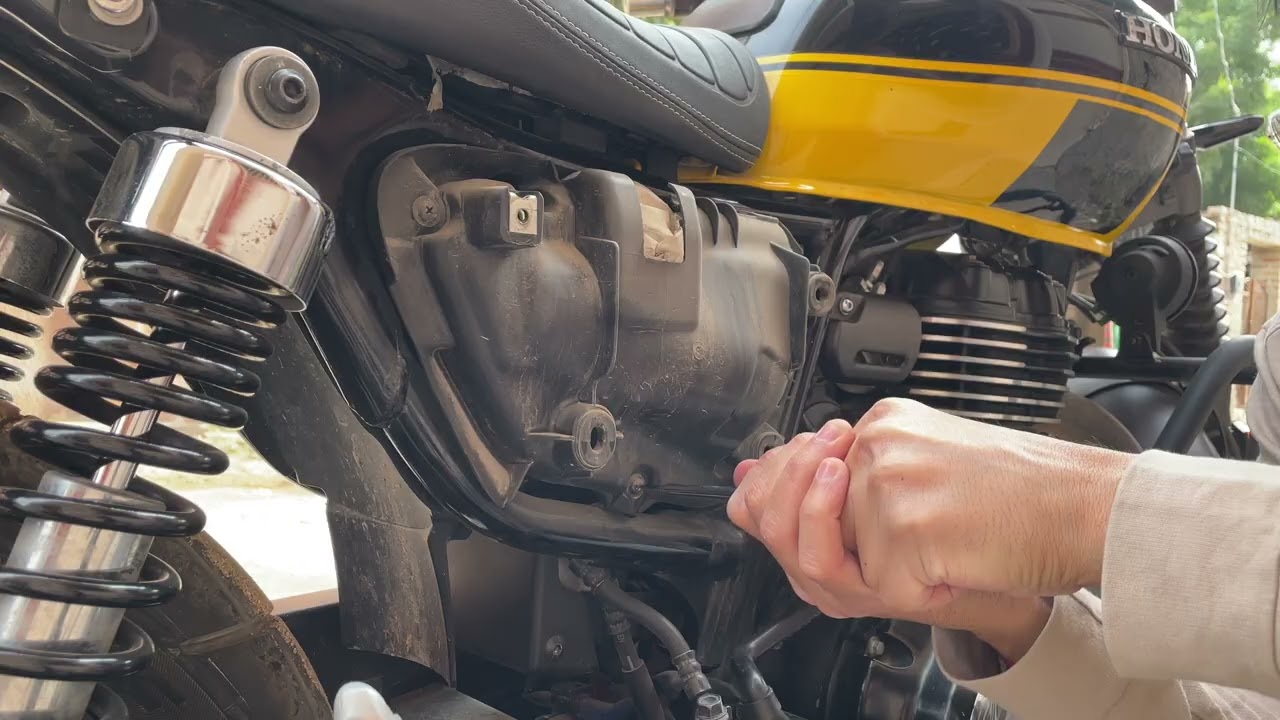 Honda CB 350 RS Full Service at Home | Oil, Oil Filter & Air Filter Change
