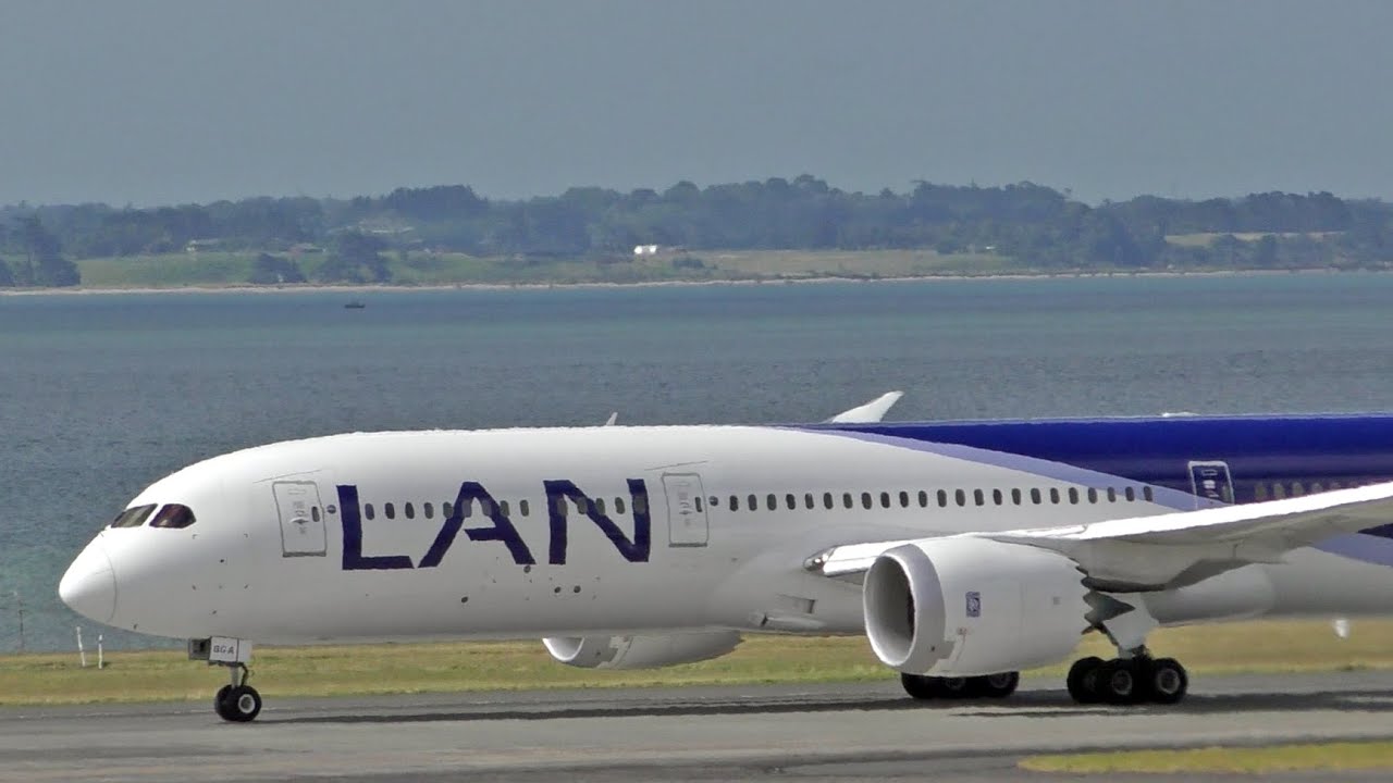 LAN Airlines 787-9 Dreamliner ✈ Takeoff at Auckland Airport