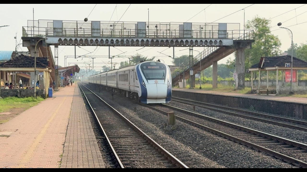 Full Speed Konkan Railway : 120 KMPH Madgaon Vande Bharat Express + RORO Trucks on Train