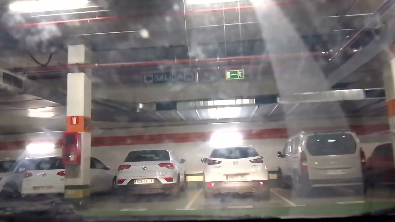 Entrada Del Parking El Corte Inglés